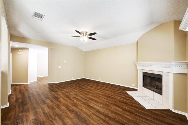 Building Photo - 2112 Coats Cir