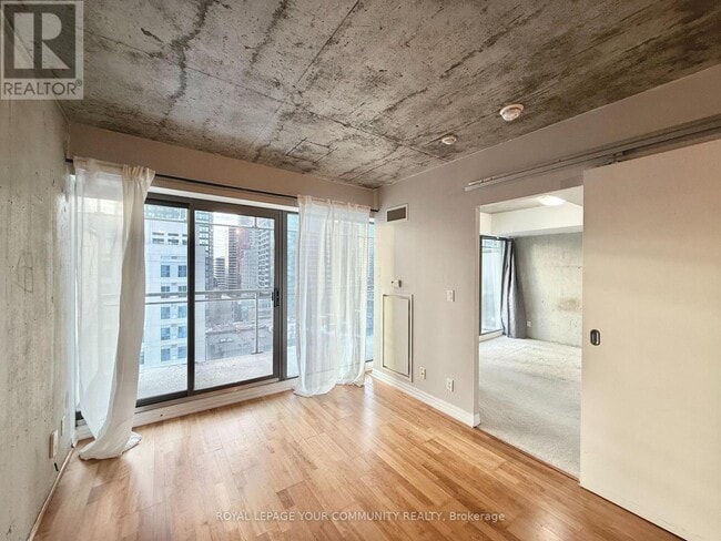 Building Photo - 22 Wellesley St E