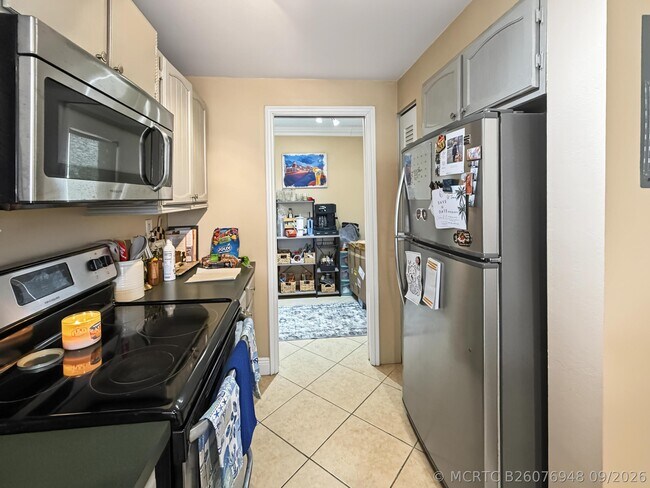 Building Photo - 9 Royal Palm Way
