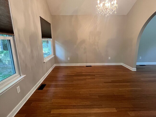 Building Photo - 105 Bellows Pl