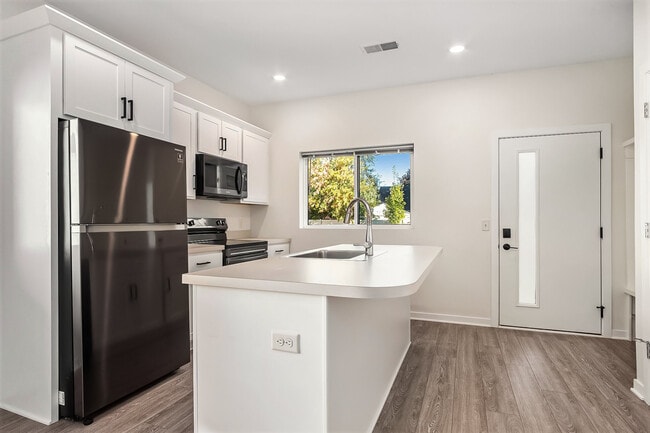 Building Photo - 937 Fulton St W