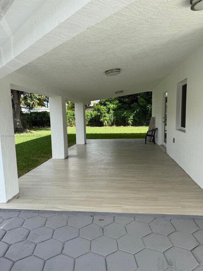 Foto del edificio - 12550 NW 23rd Ave