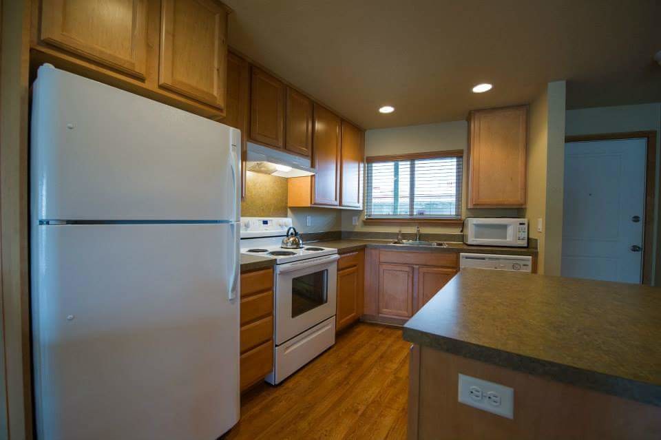 Kitchen w/ Island - 1566 Irving Ave