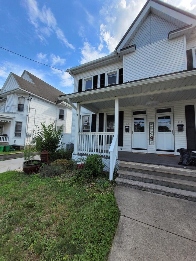 Building Photo - 211-213 Montgomery Ave