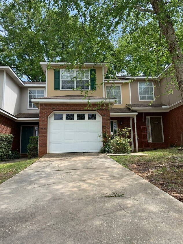 2 br, 2.5 bath House 174 Woodmere Dr House Rental in Enterprise, AL