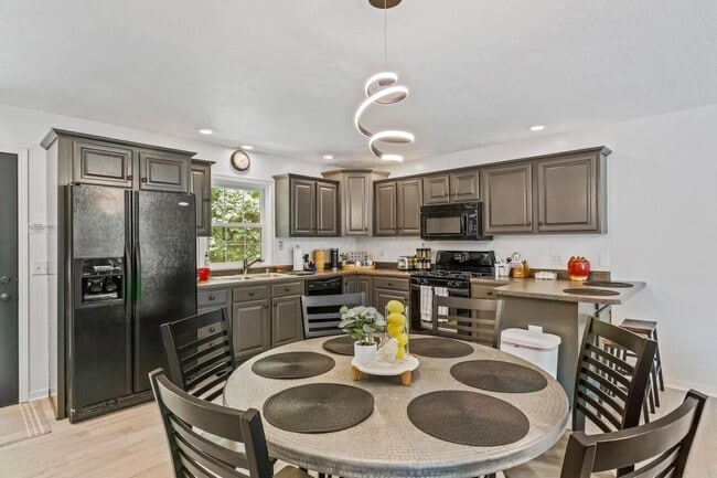 Foto del edificio - 444 Grand Ridge Dr