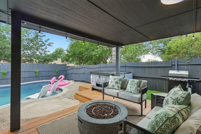 Building Photo - Luxury 5-Bedroom Retreat with Pool & Game Room