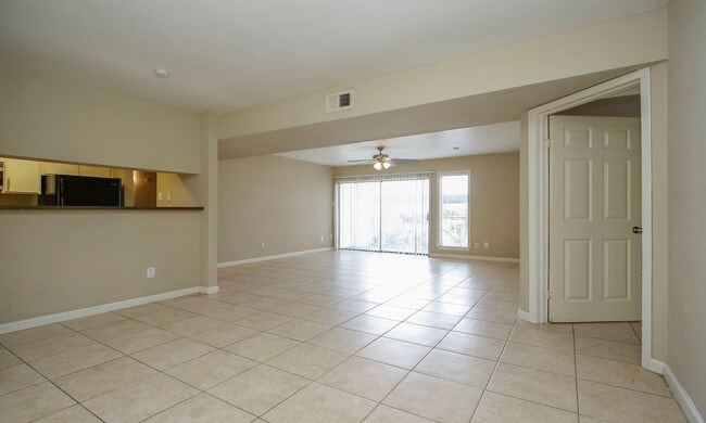 Building Photo - 2822 S Bartell Dr