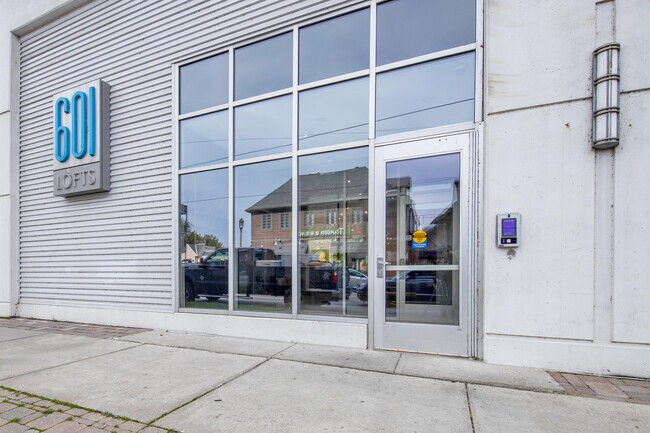 Building Photo - 601 E Ogden Ave