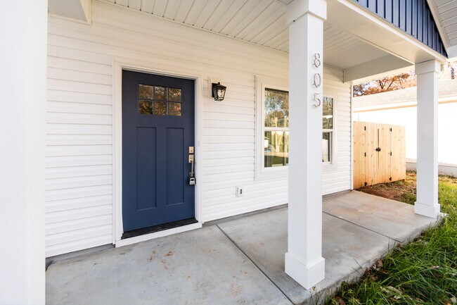 Building Photo - 805 Rodey Ave