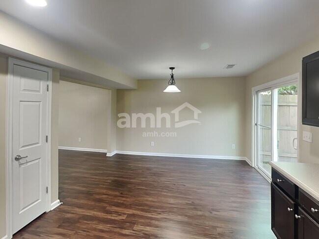 Foto del edificio - 1028 Daniel Ln