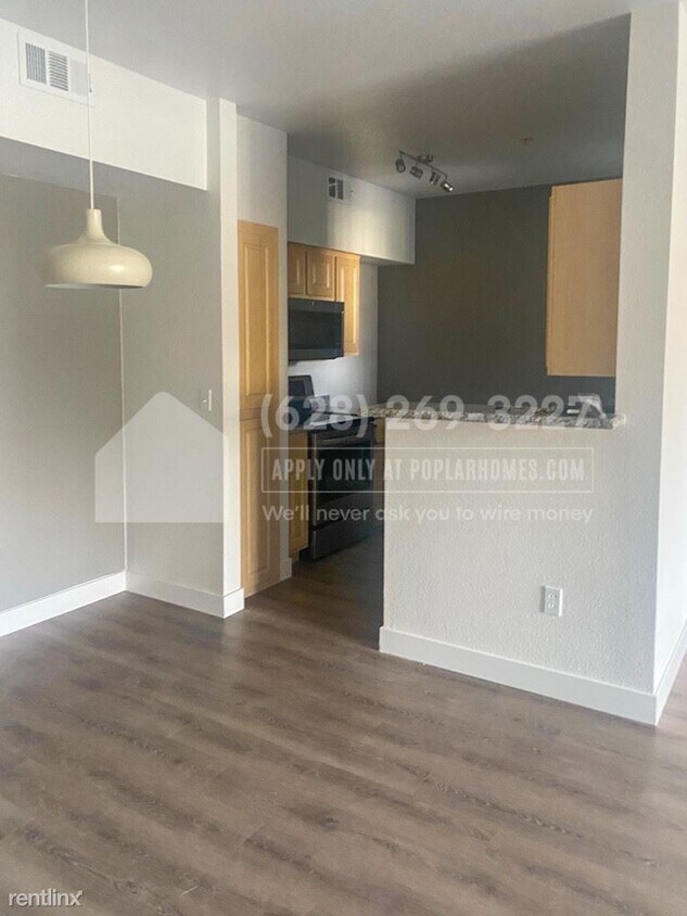 Foto principal - 1 br, 1 bath Condo - 6955 N Durango Dr Uni...