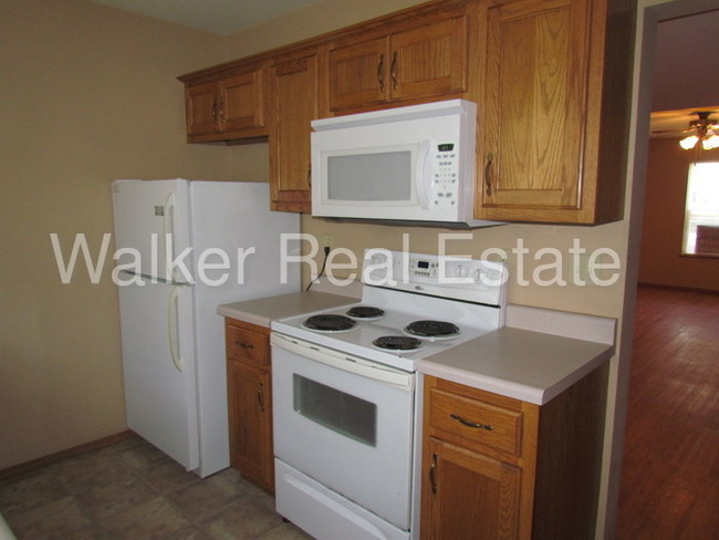Building Photo - 20370 Skyview Dr
