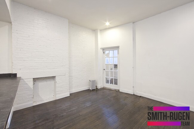 Building Photo - 350 W 47th St