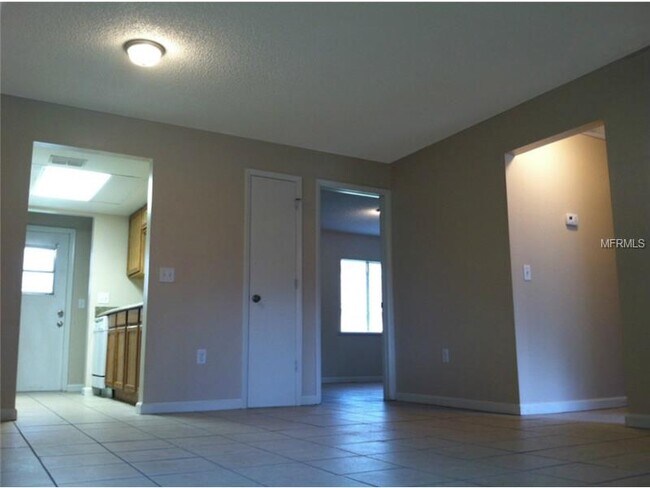 Building Photo - 2231 Ascot Ct