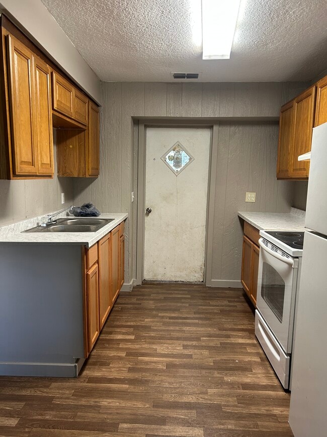 Unit 1 - 607 Honeyfarm Ln