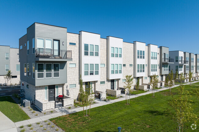 Foto del edificio - The Austin Townhomes