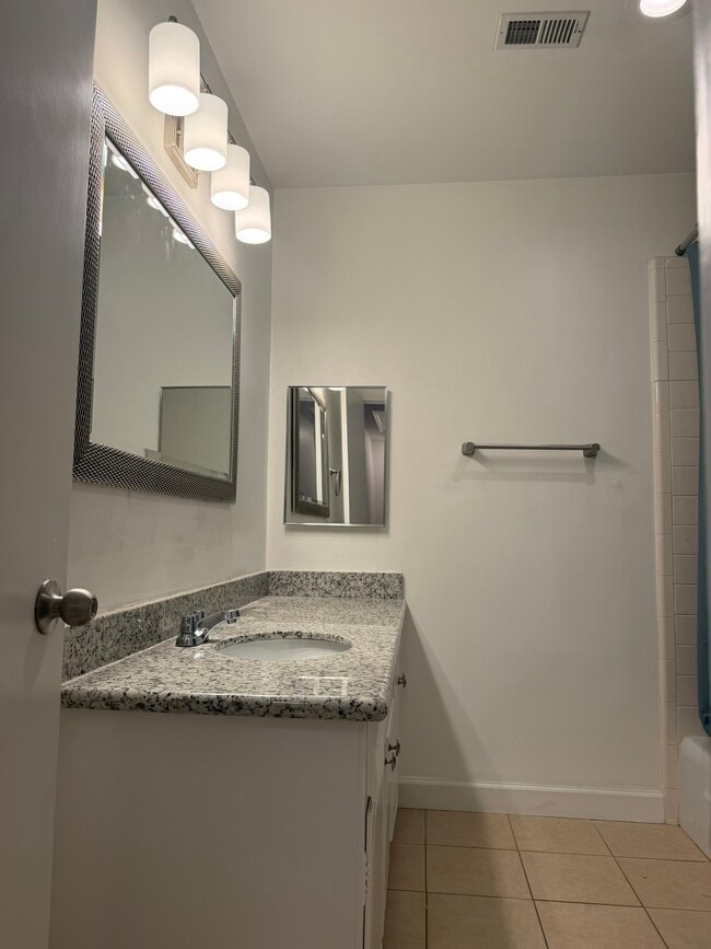 Building Photo - 12925 Trail Hollow Dr