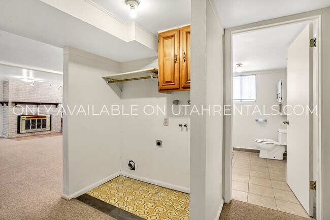 Building Photo - 357 S 200 W St