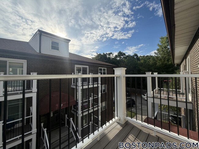 Building Photo - 25 Kenmar Dr