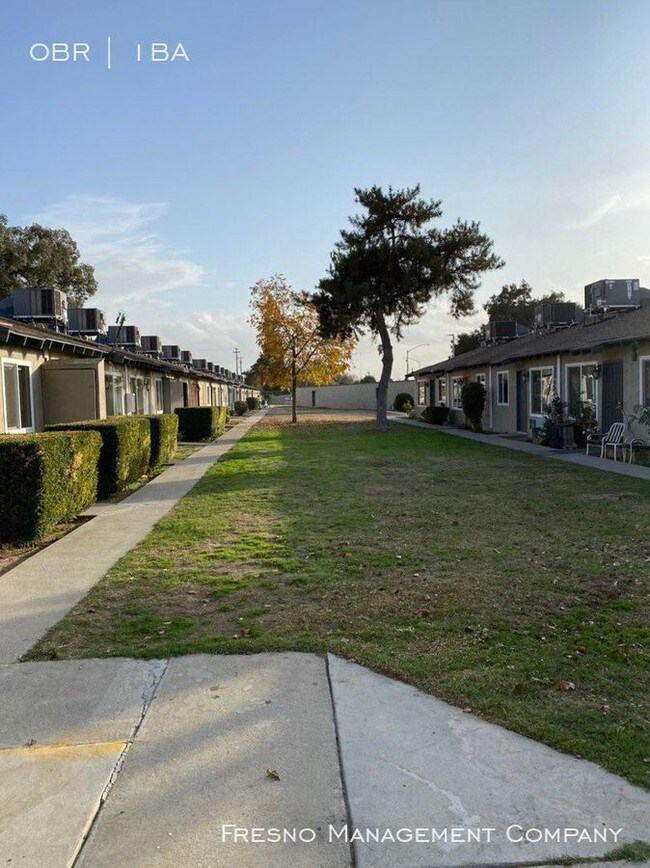 Building Photo - Beautiful Large Studio Near Hwy 168!