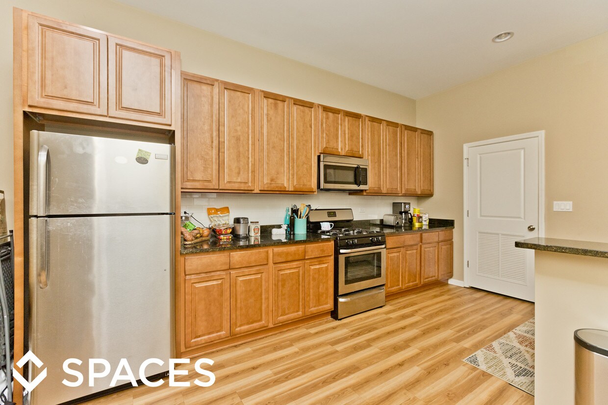 Foto principal - 3223 N Sheffield Ave