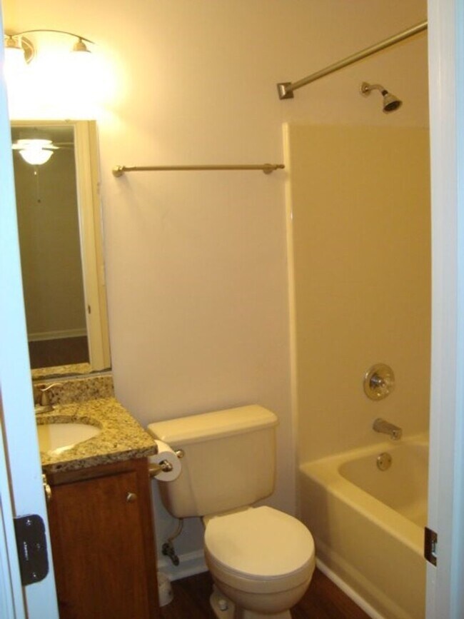 Foto del edificio - Kurt Circle 1351/1353**Raymer