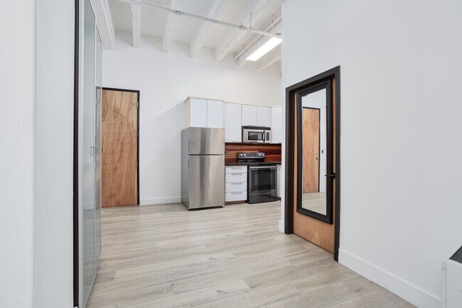 Foto del edificio - 312 W 5th St