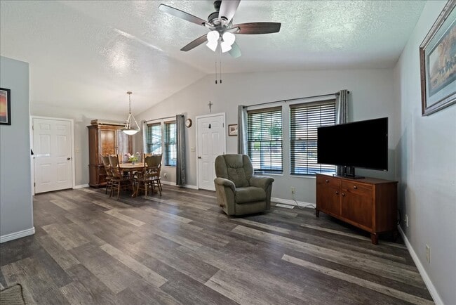 Building Photo - 20 10th Ave N