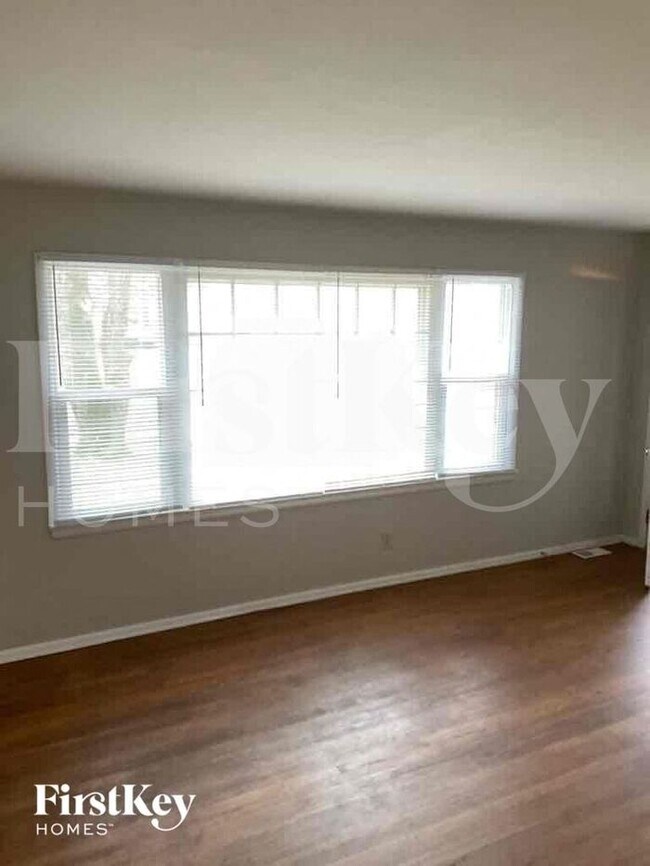 Foto del edificio - 6045 North Alton Avenue