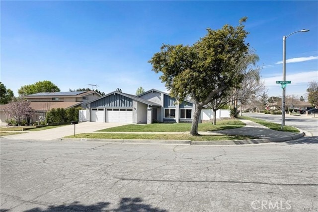 Building Photo - 1683 N Lakewood Ave