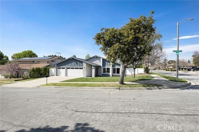 Foto del edificio - 1683 N Lakewood Ave