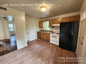 Building Photo - 1006 Charles St