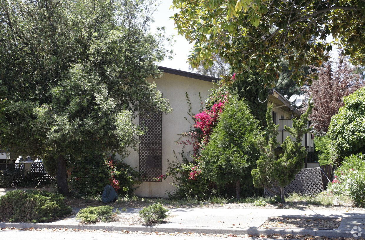 Building Photo - 3865 Almond Ave