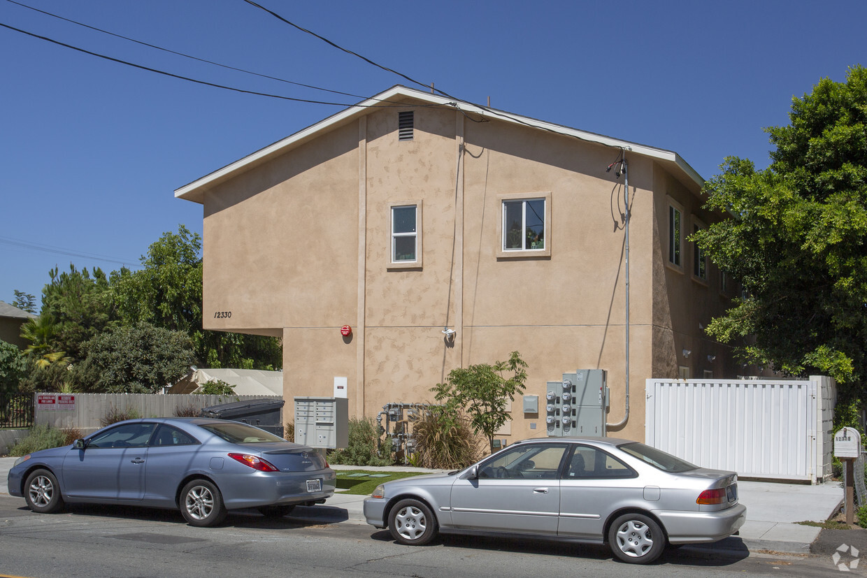 Building Photo - Lakeshore Drive Apartments