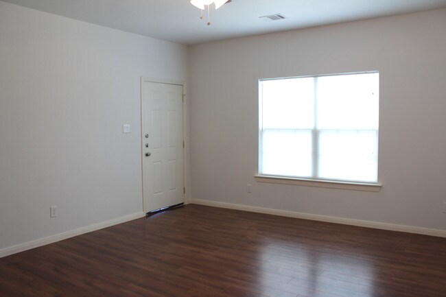 Building Photo - 409 Beto St