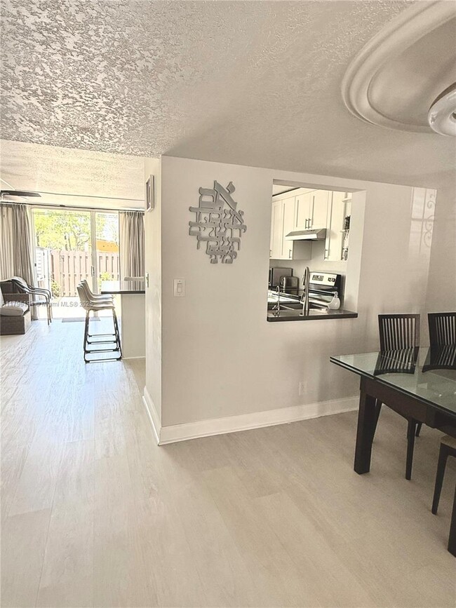 Foto del edificio - 2207 NE 7th St
