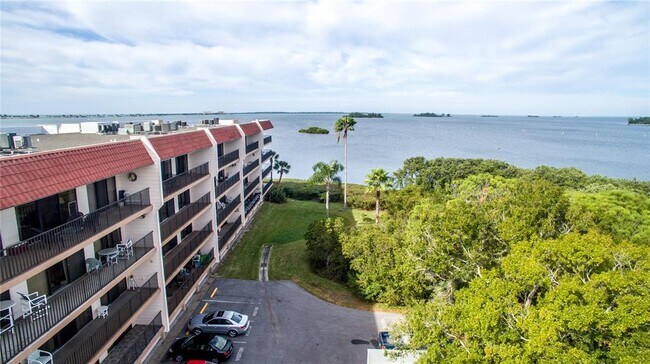 Foto del edificio - 2700 Bayshore Blvd