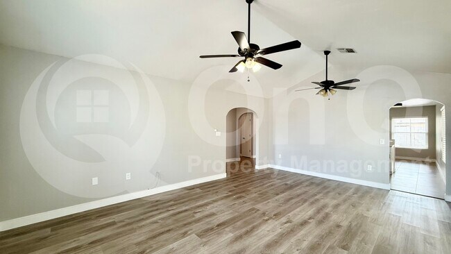 Building Photo - 10115 W Reade Ave