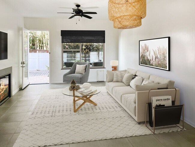 Building Photo - Gorgeous 3 Bedroom 2 Bath with Spa in Carl...