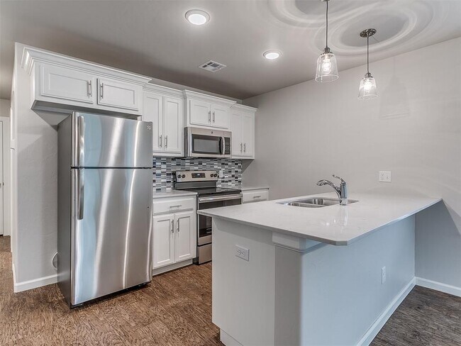 Foto del edificio - 425 Summit Ridge Dr