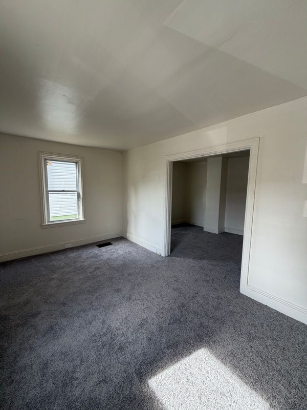 Building Photo - 617 E Chestnut St