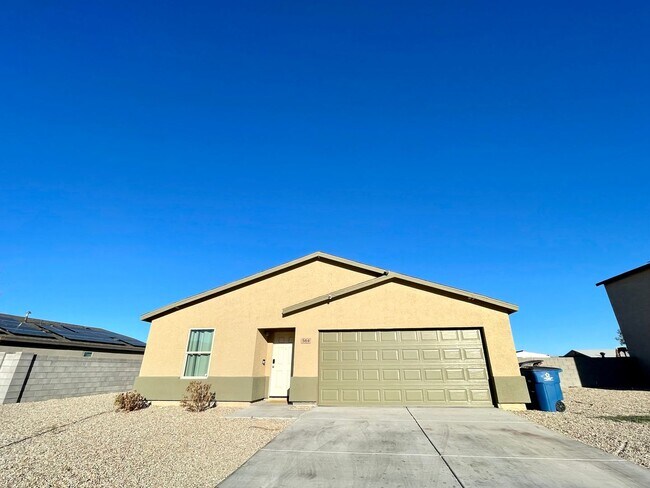 Foto del edificio - New 4 Bedroom Home in Bullhead City! AVAILABLE FURNISHED OR UNFURNISHED!