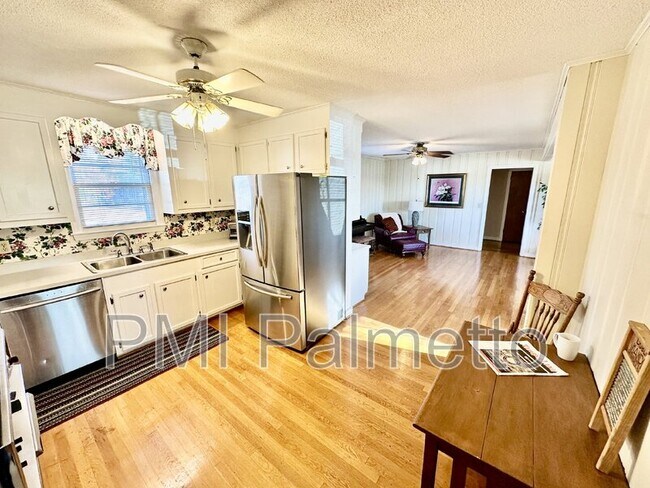 Foto del edificio - 3308 Oakdale Rd