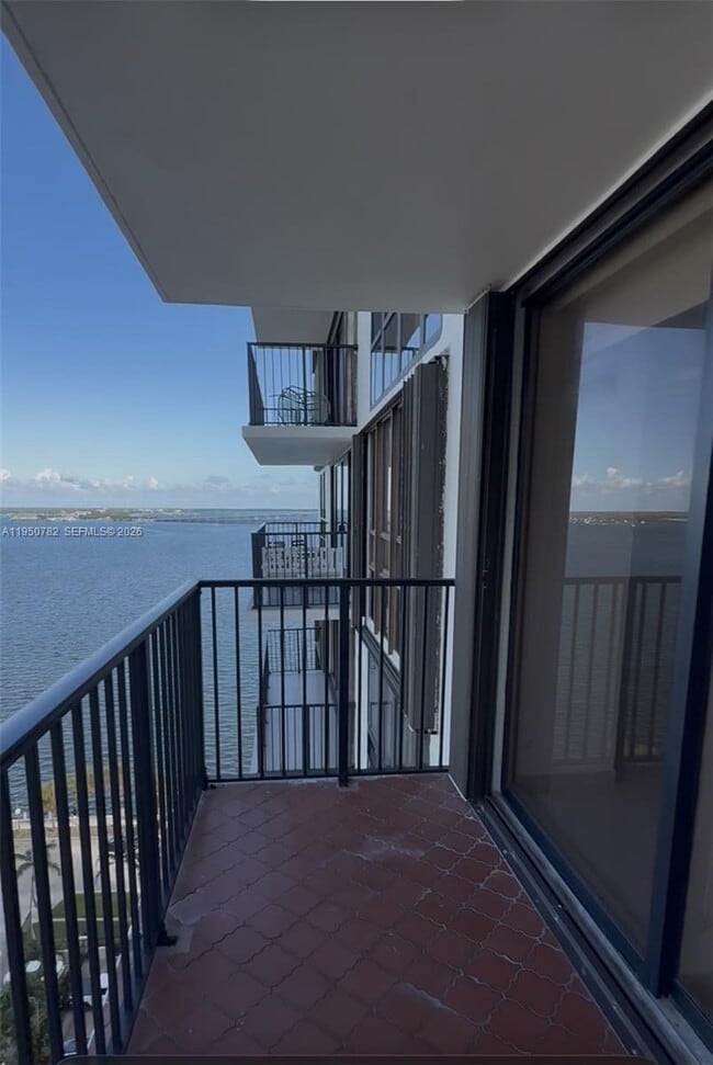 Foto del edificio - 1450 Brickell Bay Dr