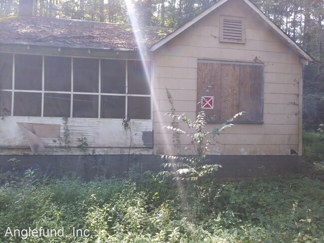 Building Photo - 3 br, 1 bath House - 2419 Clearwater Rd.
