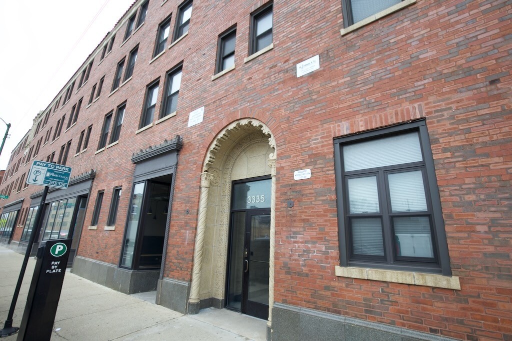 Primary Photo - 3335 W Diversey Ave