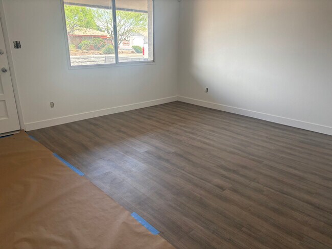 Foto del edificio - 1017 E Wesleyan Dr