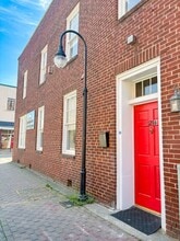 Building Photo - 123 Anderson St