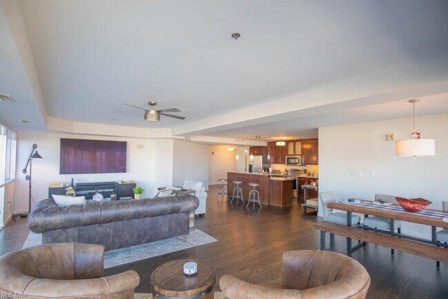 Foto del edificio - 701 W Lakeside Ave